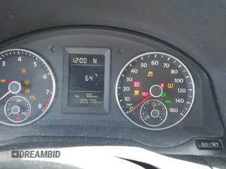 2010 Volkswagen Jetta Limited Edition with VIN 3VWRZ7AJ6AM163552, listed as a IAAI auction lot 42540534 with 205,796 mi miles and . Bid and sale history available at DreamBid. Image 7.