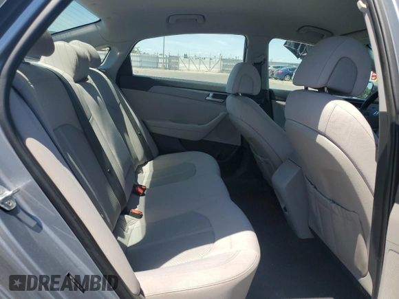2017 Hyundai Sonata SE z VIN 5NPE24AF9HH477549, wystawiony jako Copart lot #57172315 z przebiegiem 130 643 mil mil oraz Szkoda całkowita • Salvage title. Historia ofert i sprzedaży dostępna na DreamBid. Obrazek 10.
