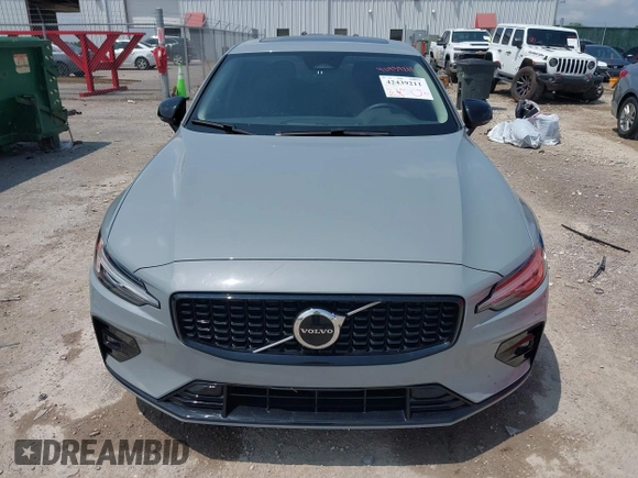 2024 Volvo S60 Core Dark Theme with VIN 7JRL12TK4RG282667, listed as a IAAI auction lot 42439211 with 40,113 mi miles and . Bid and sale history available at DreamBid. Image 6.