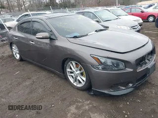2014 Nissan Maxima 3.5 S with VIN 1N4AA5AP5EC461992, listed as a IAAI auction lot 41736040 with 999,999 mi miles. Bid and sale history available at carsss.com. Image 1.