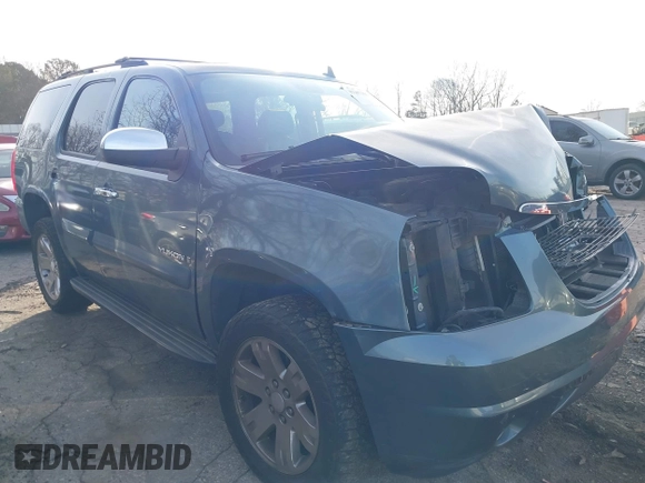 2008 GMC Yukon SLT w/4SB with VIN 1GKFC13J48R152967, listed as a IAAI auction lot 41307366 with 183,151 mi miles. Bid and sale history available at carsss.com. Image 1.
