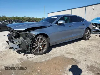 2020 Volvo S90 Momentum z VIN LVYA22MK1LP161953, wystawiony jako Copart lot #81582774 z przebiegiem 26 764 mil mil oraz Nie do naprawy • Non repairable. Historia ofert i sprzedaży dostępna na DreamBid. Obrazek 1.