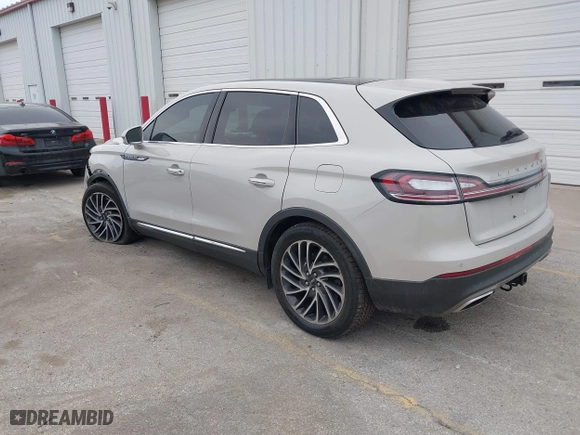 2019 Lincoln Nautilus Reserve with VIN 2LMPJ8LP3KBL17646, listed as a IAAI auction lot 41688302 with 92,208 mi miles. Bid and sale history available at carsss.com. Image 3.