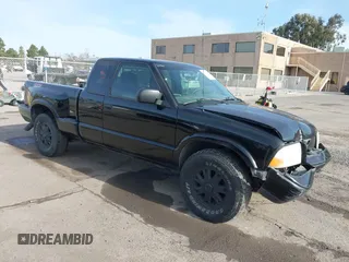 2001 GMC Sonoma SLS w/1SH Pkg with VIN 1GTDT19W018197275, listed as a IAAI auction lot 41604084 with 157,102 mi miles. Bid and sale history available at carsss.com. Image 1.