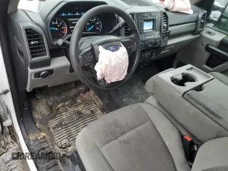 2020 Ford F-250 XLT z VIN 1FTBF2B61LEC99851, wystawiony jako Copart lot #44185525 z przebiegiem 78 835 mil mil oraz Czysty tytuł • Clean title. Historia ofert i sprzedaży dostępna na DreamBid. Obrazek 8.