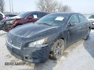 2014 Nissan Maxima SV z VIN 1N4AA5AP7EC493987, wystawiony jako IAAI lot #41376927 z przebiegiem 100 495 mil mil oraz . Historia ofert i sprzedaży dostępna na DreamBid. Obrazek 2.
