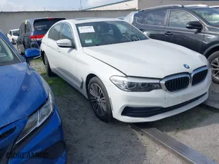 2019 BMW 5 Series 530i with VIN WBAJA5C53KWW48516, listed as a IAAI auction lot 41524190 with 62,280 mi miles. Bid and sale history available at carsss.com. Image 1.