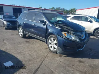 2016 Chevrolet Traverse LT with VIN 1GNKRGKD4GJ307061, listed as a IAAI auction lot 40880472 with 200,802 mi miles. Bid and sale history available at carsss.com. Image 1.