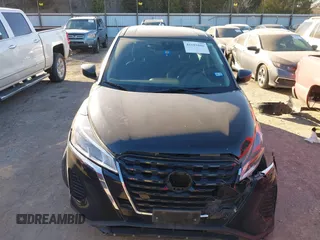 2022 Nissan Kicks S z VIN 3N1CP5BV8NL515288, wystawiony jako IAAI lot #41691806 z przebiegiem 66 626 mil mil oraz . Historia ofert i sprzedaży dostępna na DreamBid. Obrazek 12.