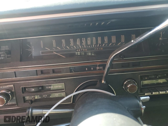 1969 Cadillac Fleetwood z VIN P9296258, wystawiony jako Copart lot #44472325 z przebiegiem 45 798 mil mil oraz Czysty tytuł • Clean title. Historia ofert i sprzedaży dostępna na DreamBid. Obrazek 9.