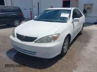 2002 Toyota Camry XLE z VIN 4T1BF32K42U035090, wystawiony jako IAAI lot #42250135 z przebiegiem 176 364 mil mil oraz . Historia ofert i sprzedaży dostępna na DreamBid. Obrazek 2.