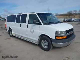 2013 Chevrolet Express Passenger 1LT with VIN 1GAZG1FA6D1191442, listed as a IAAI auction lot 41911629 with 122,796 mi miles. Bid and sale history available at carsss.com. Image 1.
