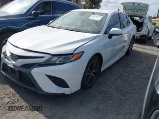 2020 Toyota Camry SE z VIN 4T1G11AK3LU312906, wystawiony jako IAAI lot #42370015 z przebiegiem 67 382 mil mil oraz . Historia ofert i sprzedaży dostępna na DreamBid. Obrazek 18.
