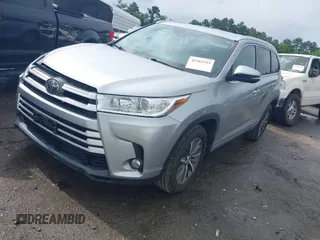 2018 Toyota Highlander SE с VIN 5TDJZRFH1JS545568, выставлен на аукционе IAAI как лот 42582513 с пробегом 120 695 миль миль и . История ставок и продаж доступна на DreamBid. Изображение 17.