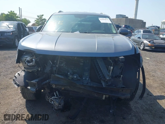 2018 Volkswagen Atlas SE with VIN 1V2KR2CA3JC504717, listed as a IAAI auction lot 42414174 with 105,909 mi miles and . Bid and sale history available at DreamBid. Image 12.