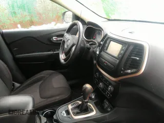 2015 Jeep Cherokee Latitude с VIN 1C4PJMCB5FW509555, выставлен на аукционе IAAI как лот 41146991 с пробегом 173 745 миль миль и . История ставок и продаж доступна на DreamBid. Изображение 5.