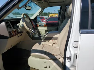 2004 Lincoln Navigator Luxury with VIN 5LMFU27R14LJ16965, listed as a Copart auction lot 67833524 with 256,578 mi miles and Salvage Title. Bid and sale history available at carsss.com. Image 7.