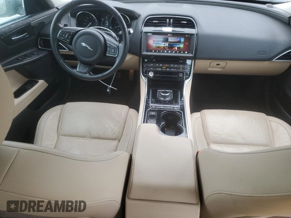 2017 Jaguar XE 35t Prestige z VIN SAJAK4BV0HA975202, wystawiony jako Copart lot #52014465 z przebiegiem 19 476 mil mil oraz Szkoda całkowita • Salvage title. Historia ofert i sprzedaży dostępna na DreamBid. Obrazek 8.