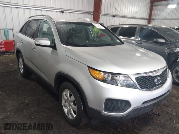 2012 Kia Sorento LX with VIN 5XYKT4A26CG286216, listed as a IAAI auction lot 41975015 with 122,309 mi miles. Bid and sale history available at carsss.com. Image 1.