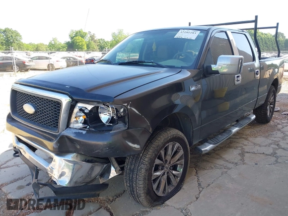 2006 Ford F-150 XLT z VIN 1FTPW14VX6KD64920, wystawiony jako IAAI lot #42181183 z przebiegiem 383 846 mil mil oraz . Historia ofert i sprzedaży dostępna na DreamBid. Obrazek 17.