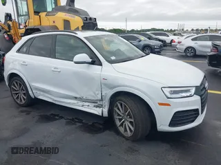 2017 Audi Q3 Prestige z VIN WA1GCCFS9HR001987, wystawiony jako IAAI lot #42245635 z przebiegiem 79 172 mil mil oraz . Historia ofert i sprzedaży dostępna na DreamBid. Obrazek 1.