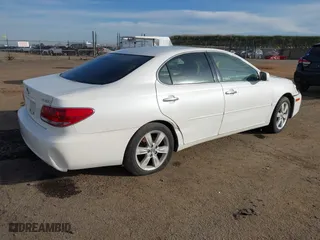 2005 Lexus ES 330 with VIN JTHBA30G555134385, listed as a IAAI auction lot 41573328 with 281,998 mi miles. Bid and sale history available at carsss.com. Image 4.