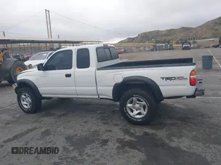 2001 Toyota Tacoma z VIN 5TEWN72N11Z820568, wystawiony jako IAAI lot #41820146 z przebiegiem 188 430 mil mil oraz . Historia ofert i sprzedaży dostępna na DreamBid. Obrazek 13.