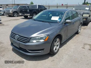 2012 Volkswagen Passat SE z VIN 1VWBP7A33CC040949, wystawiony jako IAAI lot #42306574 z przebiegiem 177 773 mil mil oraz . Historia ofert i sprzedaży dostępna na DreamBid. Obrazek 2.