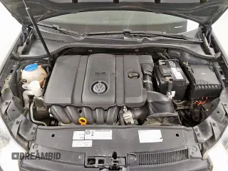 2013 Volkswagen Golf w/Conv z VIN WVWDB7AJ2DW024587, wystawiony jako Copart lot #57618435 z przebiegiem 42 316 mil mil oraz Czysty tytuł • Clean title. Historia ofert i sprzedaży dostępna na DreamBid. Obrazek 11.