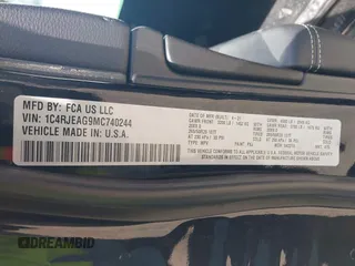 2021 Jeep Grand Cherokee Laredo E z VIN 1C4RJEAG9MC740244, wystawiony jako IAAI lot #42112847 z przebiegiem 32 897 mil mil oraz . Historia ofert i sprzedaży dostępna na DreamBid. Obrazek 9.