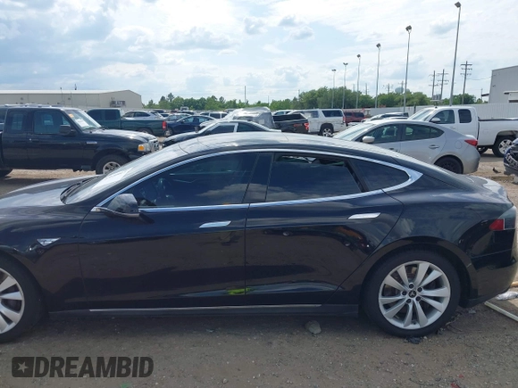 2014 Tesla Model S 60 z VIN 5YJSA1H1XEFP44397, wystawiony jako IAAI lot #42140917 z przebiegiem 136 515 mil mil oraz . Historia ofert i sprzedaży dostępna na DreamBid. Obrazek 15.