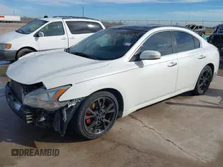 2014 Nissan Maxima SV z VIN 1N4AA5AP2EC458158, wystawiony jako IAAI lot #38598014 z przebiegiem 145 487 mil mil oraz . Historia ofert i sprzedaży dostępna na DreamBid. Obrazek 2.