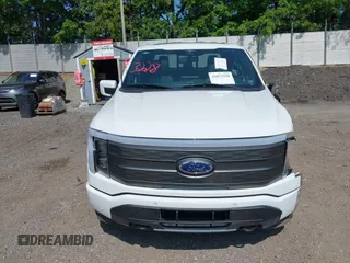 2023 Ford F-150 Lightning Pro с VIN 1FTVW1EVXPWG27360, выставлен на аукционе IAAI как лот 42073228 с пробегом 25 519 миль миль и . История ставок и продаж доступна на DreamBid. Изображение 12.