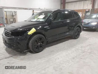 2024 Volkswagen Tiguan SE R-Line Black with VIN 3VV8B7AX8RM103700, listed as a IAAI auction lot 41991238 with 5,084 mi miles and . Bid and sale history available at DreamBid. Image 2.