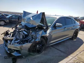 2018 BMW M5 z VIN WBSJF0C50JB282469, wystawiony jako Copart lot #46794335 z przebiegiem Nie podano mil oraz Szkody całkowita. Historia ofert i sprzedaży dostępna na DreamBid. Obrazek 1.