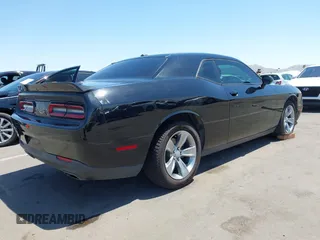 2019 Dodge Challenger SXT z VIN 2C3CDZAG1KH587281, wystawiony jako IAAI lot #42180057 z przebiegiem 109 333 mil mil oraz . Historia ofert i sprzedaży dostępna na DreamBid. Obrazek 4.