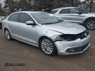 2014 Volkswagen Jetta SEL z VIN 3VWL17AJ4EM442937, wystawiony jako IAAI lot #41577157 z przebiegiem 98 171 mil mil oraz . Historia ofert i sprzedaży dostępna na DreamBid. Obrazek 1.