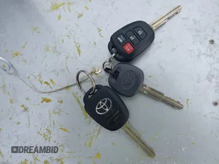 2017 Toyota Camry XLE z VIN 4T1BF1FK8HU385300, wystawiony jako IAAI lot #41088486 z przebiegiem 96 333 mil mil oraz . Historia ofert i sprzedaży dostępna na DreamBid. Obrazek 11.