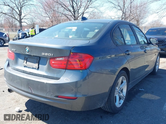 2015 BMW 3 Series 320i xDrive с VIN WBA3C3G55FNS73810, выставлен на аукционе IAAI как лот 41822468 с пробегом 76 779 миль миль и . История ставок и продаж доступна на DreamBid. Изображение 4.