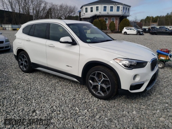 2017 BMW X1 xDrive28i with VIN WBXHT3C32H5F76601, listed as a Copart auction lot 49889965 with 95,655 mi miles and Salvage Title. Bid and sale history available at carsss.com. Image 4.