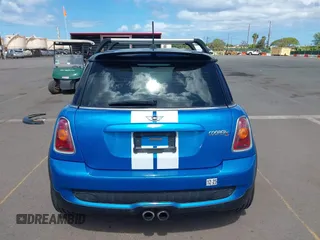 2010 MINI Hardtop S with VIN WMWMF7C51ATW89883, listed as a IAAI auction lot 42281047 with 121,847 mi miles and . Bid and sale history available at DreamBid. Image 17.