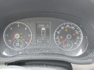 2015 Volkswagen Passat SE z VIN 1VWBV7A34FC085960, wystawiony jako IAAI lot #41464038 z przebiegiem 85 312 mil mil oraz . Historia ofert i sprzedaży dostępna na DreamBid. Obrazek 7.