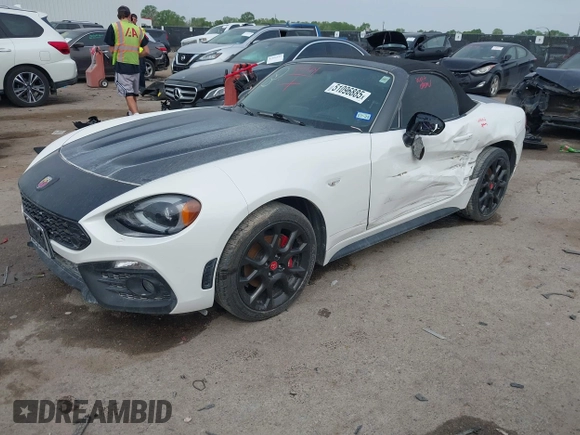 2018 FIAT 124 Spider Classica z VIN JC1NFAEK7J0138623, wystawiony jako IAAI lot #41919114 z przebiegiem 26 327 mil mil oraz . Historia ofert i sprzedaży dostępna na DreamBid. Obrazek 17.