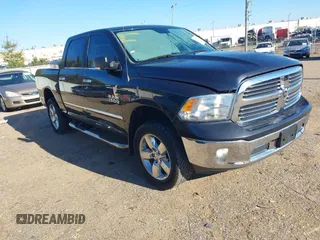 2015 Ram 1500 Big Horn z VIN 1C6RR7LM5FS536922, wystawiony jako IAAI lot #40868318 z przebiegiem 153 468 mil mil oraz . Historia ofert i sprzedaży dostępna na DreamBid. Obrazek 1.