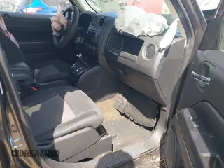 2014 Jeep Patriot Sport z VIN 1C4NJPBB5ED856436, wystawiony jako IAAI lot #41784337 z przebiegiem 113 295 mil mil oraz . Historia ofert i sprzedaży dostępna na DreamBid. Obrazek 5.