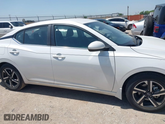2024 Nissan Sentra SV z VIN 3N1AB8CV0RY302155, wystawiony jako IAAI lot #41970018 z przebiegiem 12 013 mil mil oraz . Historia ofert i sprzedaży dostępna na DreamBid. Obrazek 13.