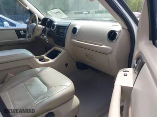 2005 Ford Expedition Eddie Bauer with VIN 1FMFU17525LA68887, listed as a IAAI auction lot 41882254 with 207,010 mi miles. Bid and sale history available at carsss.com. Image 5.
