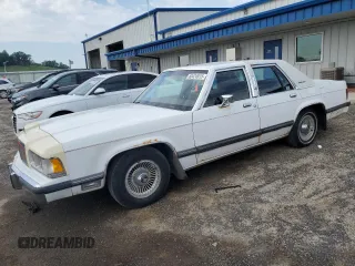 1991 Mercury Grand Marquis z VIN 2MECM75F2MX607742, wystawiony jako Copart lot #60424915 z przebiegiem 96 179 mil mil oraz Czysty tytuł • Clean title. Historia ofert i sprzedaży dostępna na DreamBid. Obrazek 1.