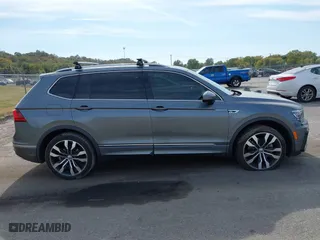 2020 Volkswagen Tiguan SEL Premium R-Line with VIN 3VV4B7AX2LM150484, listed as a IAAI auction lot 40675784 with 37,757 mi miles. Bid and sale history available at carsss.com. Image 13.