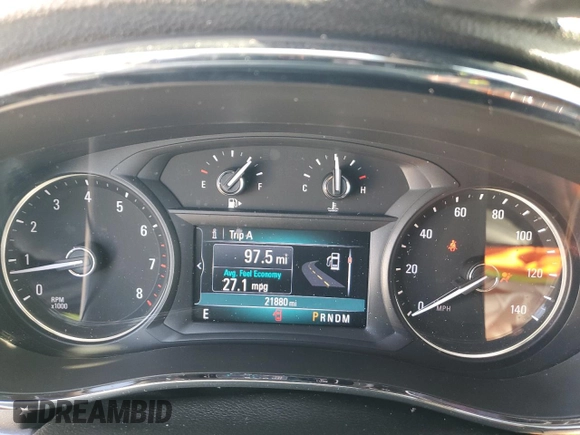 2020 Buick Encore Essence z VIN KL4CJGSB0LB045718, wystawiony jako Copart lot #43017415 z przebiegiem 21 880 mil mil oraz Szkody całkowita. Historia ofert i sprzedaży dostępna na DreamBid. Obrazek 9.